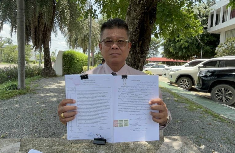 ปทุมธานี ตัวแทนชาวบ้านติดตามความคืบหน้าคดียักยอกเงินวัดกว่า 30 ล้าน