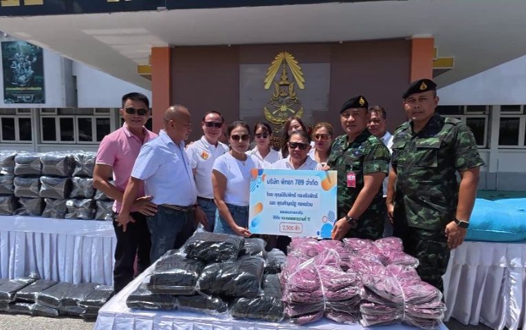 ฉะเชิงเทรา – ผบ.พล.ร.11รับมอบสิ่งของทานน้ำใจ ปชช.ส่งถึงทหารแนวหน้า