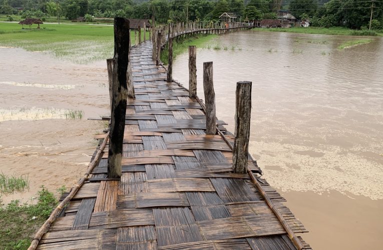 แม่ฮ่องสอน – เฝ้าระวังน้ำสูงสะพานซูตองเป้ พื้นที่อื่นเร่งเคลียร์หลายจุด