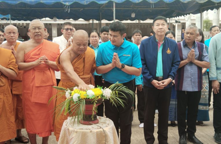 จังหวัดน่านเปิดศูนย์ประสานงานฝ่ายสาธารณสงเคราะห์ มหาเถรสมาคม พร้อมมอบเงินและสิ่งของช่วยเหลือผู้ประสบอุทกภัยครั้งใหญ่