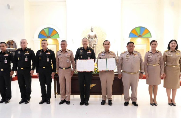 สพฐ. จับมือกลาโหม หนุนนักเรียนศึกษาประวัติศาสตร์-สำนึกรักชาติไทย ผ่านอนุสรณ์สถานและแหล่งเรียนรู้ของกลาโหม