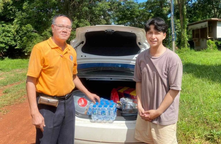 สกลนคร มูลนิธิญานสารเพื่อการพัฒนามอบสิ่งของช่วยผู้ประสบอัคคีภัย