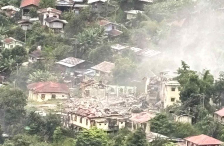 ต่างประเทศ – ทหารคาเรนนีเอาคืนเมียนมาหลังถูกถล่มโรงพยาบาลมอชีว์