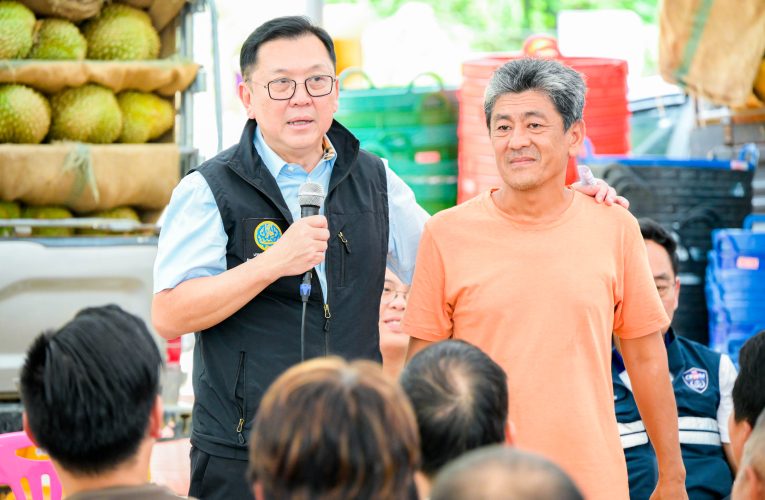 รัฐมนตรีว่าการกระทรวงพาณิชย์ติดตามสถานการณ์ทุเรียน พบปะพ่อค้าและเกษตรกรชาวสวนทุเรียนในพื้นที่ยะลา