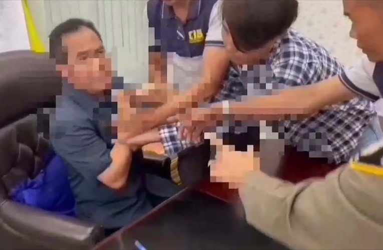 มุกดาหาร บุกจับปลัด อบจ รีดทรัพย์ผู้รับเหมา แลกเซ็นอนุมัติเบิกจ่ายงบสร้างถนน