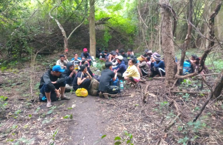 ด่วน! ทหารพรานนาวิกโยธิน ‘จันทบุรี’ รวบแรงงานกัมพูชา 48 ราย