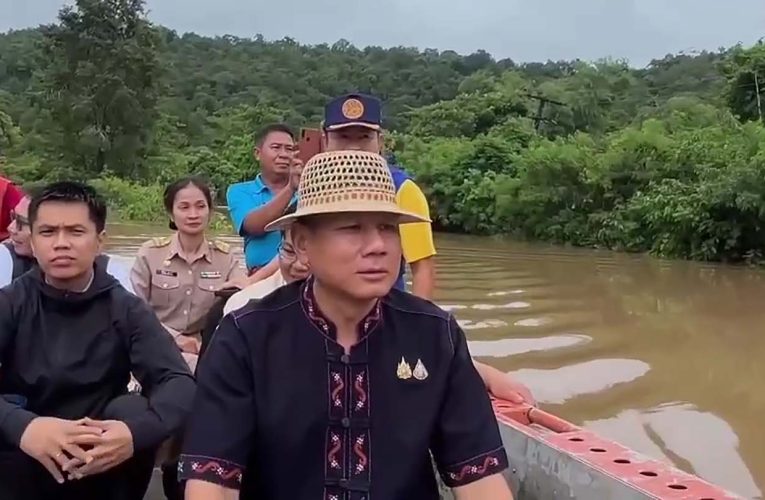 มุกดาหาร ผวจ ลงพื้นที่ตรวจความเสียหายพร้อมสั่งการเร่งช่วยเหลือผลกระทบพายุบัวลอย