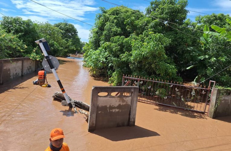 พายุ บัวลอย ทำอำเภอตรอน จ.อุตรดิตถ์อ่วม น้ำท่วมสูงเกือบ 2 เมตร