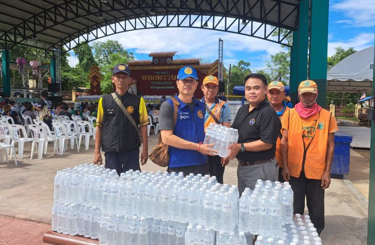พรรคก้าวอิสระจัดหาน้ำดื่มสะอาดและอาหารกล่องช่วยผู้ประสบภัย