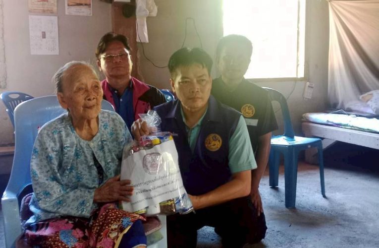 สบเมยเยี่ยมให้กำลังใจกลุ่มเปราะบาง