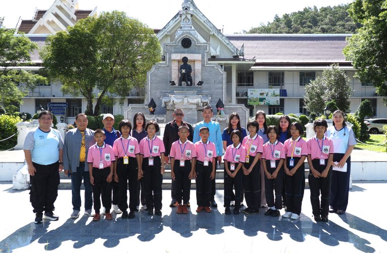 ผู้ว่าราชการจังหวัดแม่ฮ่องสอน ให้การต้อนรับคณะครู และนักเรียน โรงเรียนบ้านอุมโละเหนือ