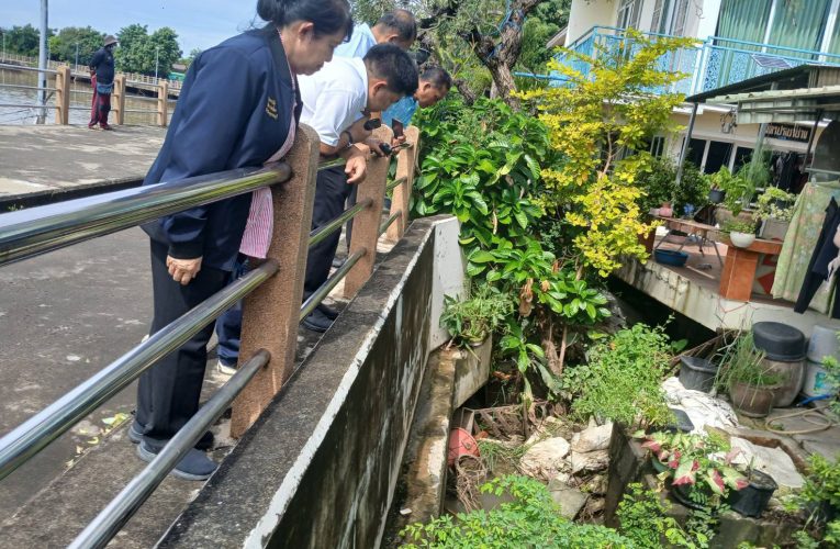 สุพรรณบุรี ทม.เมืองสุพรรณบุรีแจ้งเตือนประชาชนยกของขึ้นที่สูงแม่น้ำท่าจีนรีบน้ำเพิ่ม150 ลบม.