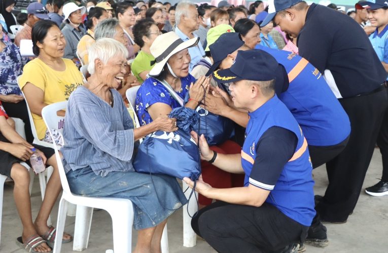 นพค.36ร่วมกับปตท.มอบถุงยังชีพให้ผู้ประสบภัย