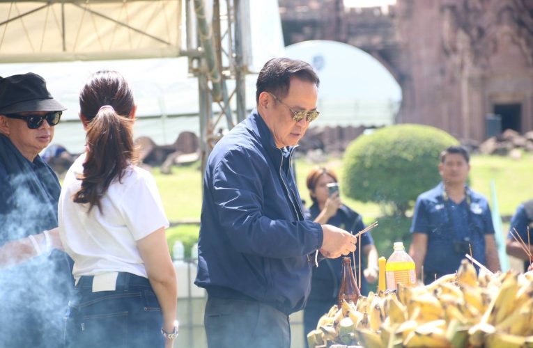 บุรีรัมย์ เบิร์ดเดย์เนวิน นักการเมืองข้าราชการตบเท้าอวยพรเพียบ