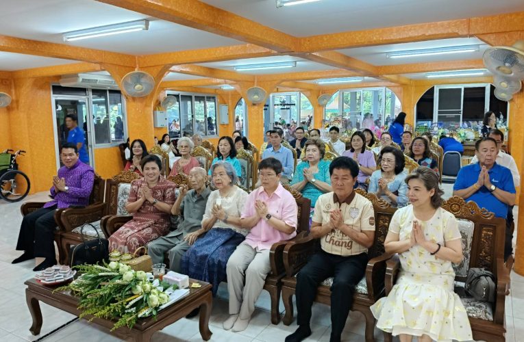 ชาวลพบุรีร่วมแสดงความยินดีกับ รมช.คมนาคม