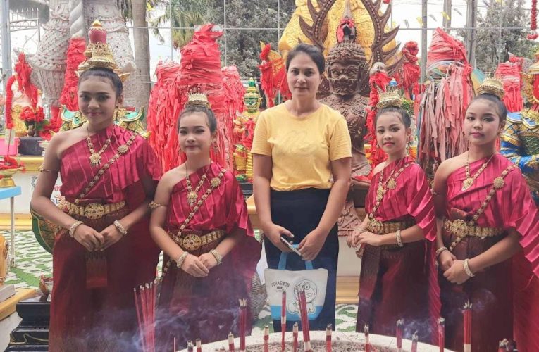 ปทุมธานี จ้างนางรำแก้บนท้าวเวสฯ 3 จบหลังขายที่ได้ 3 ล้านกว่า ท้าวเวสฯให้โชค 2 งวดติดปลดหนี้ทันที