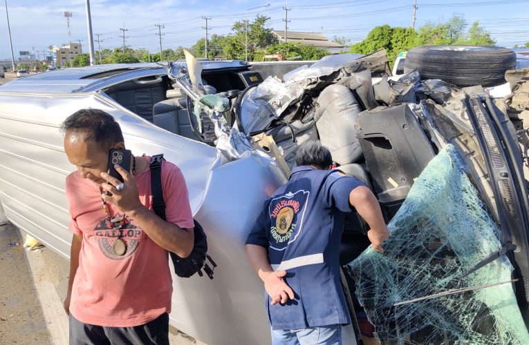 สุพรรณบุรี วงจรปิดจับภาพรถตู้พาคนป่วยไปส่ง รพ รถบรรทุกตัดหน้าชนเจ็บ9เสียชีวิต1