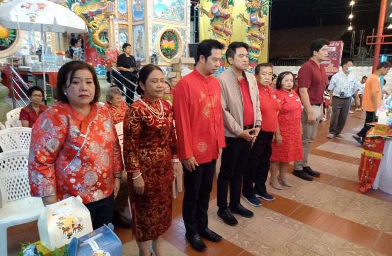 เทศกาลแห่งความสุข พร้อมร่วมทำบุญใส่ชื่อตนเองบนก่งไหว้พระจันทร์