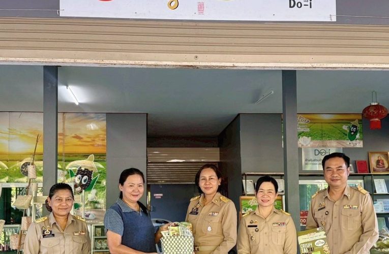 ผู้ว่าราชการจังหวัดแม่ฮ่องสอน เยี่ยมชมให้กำลังใจกลุ่มผู้ผลิตผู้ประกอบการ OTOP