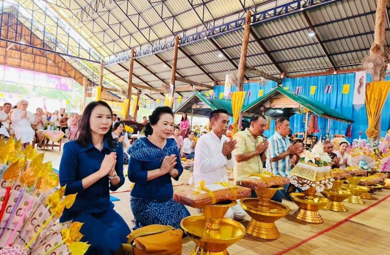 นครพนม​ “ครูแก้ว” นำทัพบุญใหญ่! ยอดกฐินทะลุ 1.7 ล้านบาท สร้างเมรุบ้านท่าบ่อ