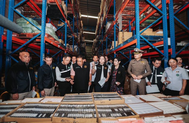 สมุทรปราการ ตำรวจสอบสวนกลาง (CIB) ร่วม อย. ทลายเก็บและจำหน่ายคอนแทคเลนส์เถื่อน กว่า 3 แสนชิ้น มูลค่ากว่า 17 ล้านบาท