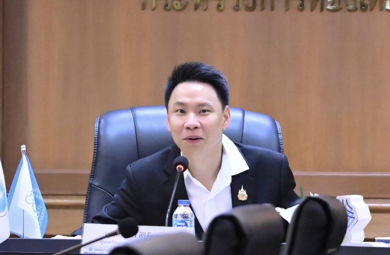 นายอรรถกร ศิริลัทยากร รมว.กระทรวงการท่องเที่ยวและกีฬา เชื่อมั่นนักกีฬาเยาวชนทีมชาติไทยทั้ง 330 คน