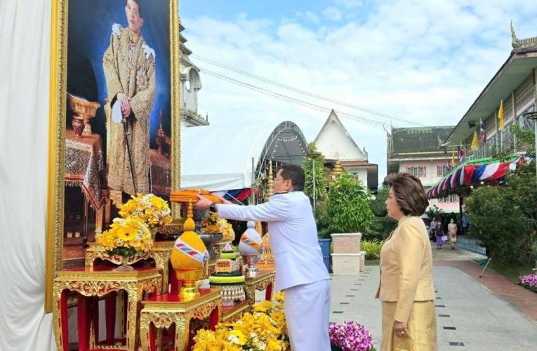 นภินทร – วีณา ศรีสรรพางค์ รมต.ประจำสำนักนายกรัฐมนตรี เป็นประธานพิธีถวายผ้าพระกฐิน