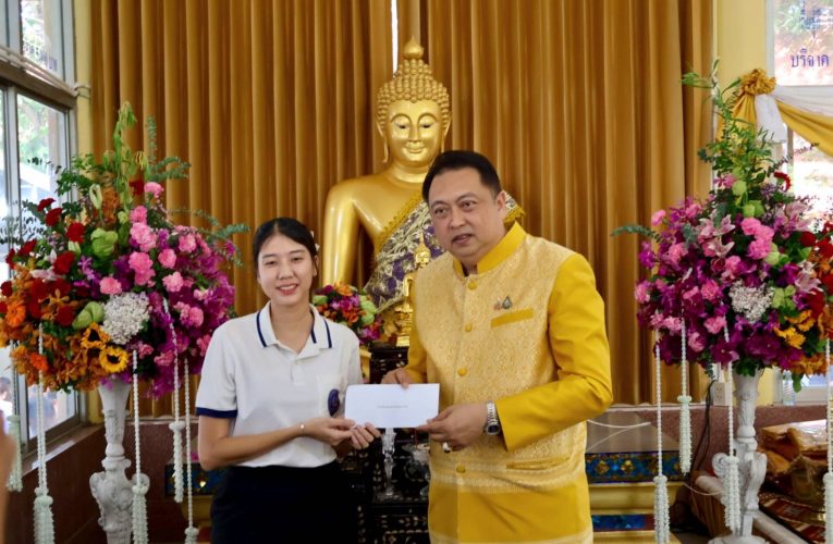 ชื่นมื่น “สุชาติ ชมกลิ่น” นำทอดกฐินสามัคคีวัดอ่างศิลา ยอดรวมกว่า 3.6 ล้านบาท