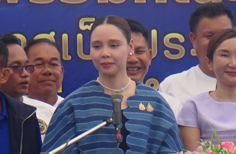 รมว.วัฒนธรรม เปิดงานประเพณี เเข่งเรือ ตำบลปลักเเรด ประจำปี 2568