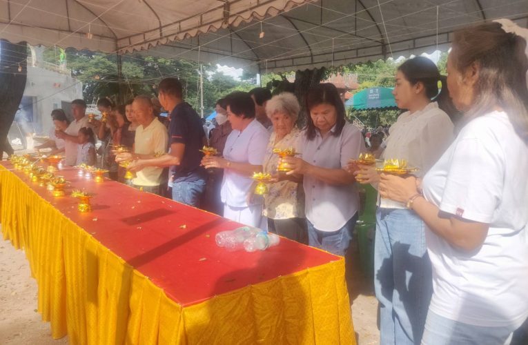 พุทธศาสนิกชนพร้อมใจทำบุญใหญ่เททองหล่อพระศรีสัมพุทธมหามุนีนารถ วัดนิยมธรรมาราม ต.ด่านทับตะโก อ.จอมบึง จ.ราชบุรี