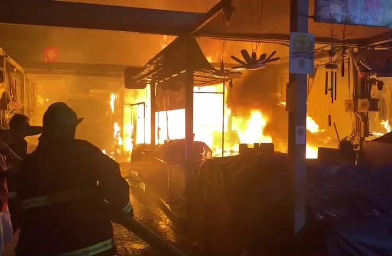 ฉะเชิงเทรา ลืมปิดถังแก๊สไหม้ตลาดโสธร 30 ร้านเสียหาย