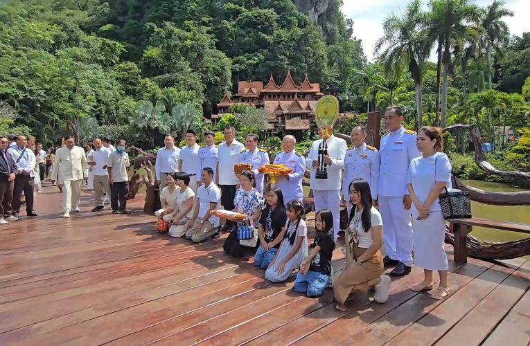 อุทัยธานี สมเด็จพระสังฆราชประทานผ้าพระกฐินวัดถ้ำเขาวง