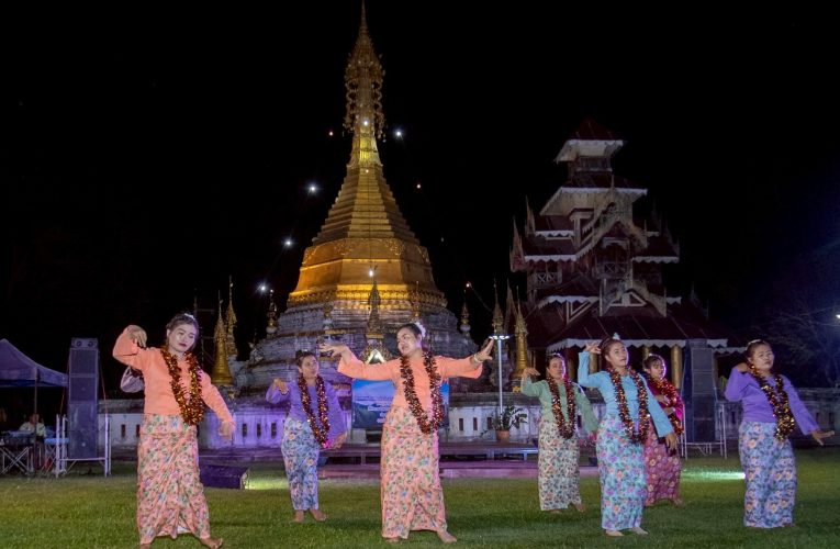 สืบสานประเพณีไทใหญ่ ปอยเหลินสิบสอง “ถวายจองแปดหลัง”