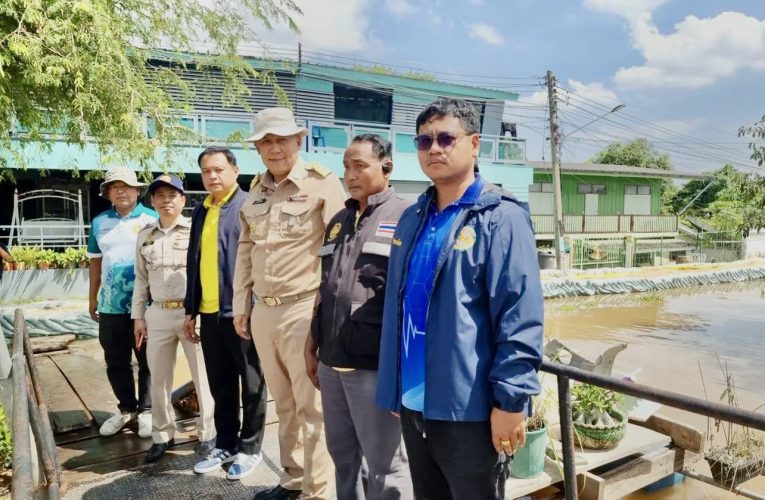 สิงห์บุรี – รองผู้ว่าราชการจังหวัดลงพื้นที่ตรวจติดตามสถานการณ์น้ำและให้กำลังใจเจ้าหน้าที่พื้นที่เสี่ยงอำเภอพรหมบุรี