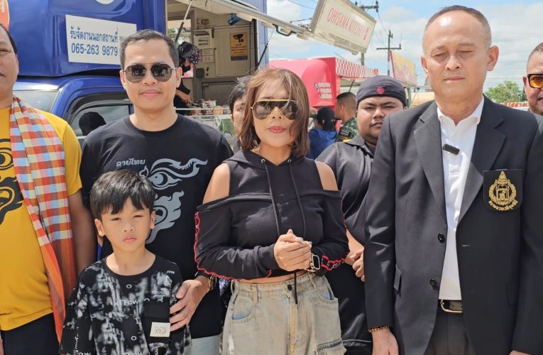 สุรินทร์-กลุ่มคาราวานฟู๊ดทรัค ขนทัพลงพื้นที่มอบความสุขอิ่มท้องให้กับกำลังพลทหารแนวหน้าในพื้นที่สุรินทร์