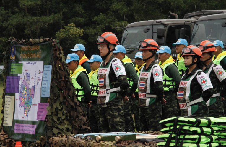 ศูนย์บรรเทาสาธารณภัย มณฑลทหารบกที่ 45(ค่ายวิภาวดีรังสิต) เปิดศูนย์พร้อมให้การช่วยเหลือผู้ประสบภัยพิบัติในพื้นที่จังหวัดสุราษฎร์ธานี