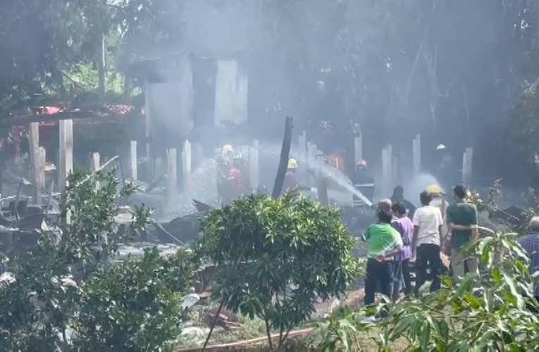 ยายจุดเตาถ่านทำกับข้าวสะเก็ดไฟกระเด็นติดข้างฝาไหม้หมดหลัง