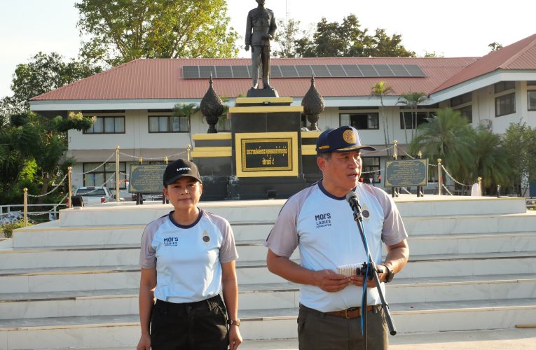 นายอำเภอเพทายฯนำบุคลากรรวมใจภักดิ์ปลูก”กุหลาบหลากหลายพันธุ์”