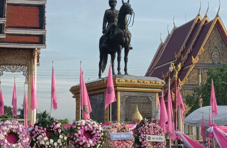 จ.ราชบุรี/อำเภอโพธารามนำข้าราชการ.เทศบาล.อบต.ครู.กำนันผู้ใหญ่บ้าน ร่วมวางพวงมาลาวันปิยะมหาราช