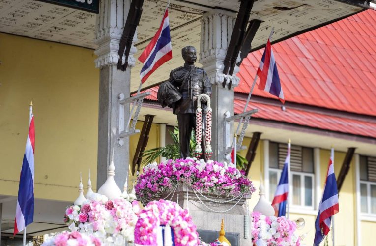 พาณิชย์แพร่ : ร่วมพิธีน้อมรำลึกเนื่องในวันคล้ายวันสวรรคตพระบาทสมเด็จพระจุลจอมเกล้าเจ้าอยู่หัว