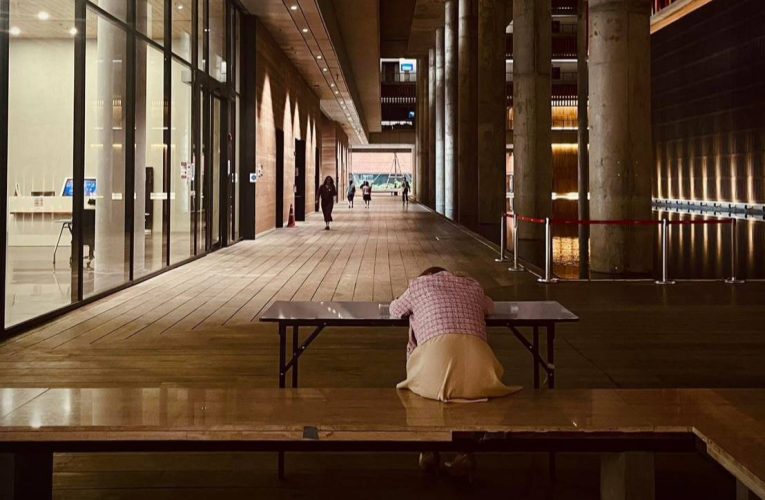 สกลนคร สาววูบกลางสภา ขณะร้องทุกข์ถึงกรรมาธิการฯ