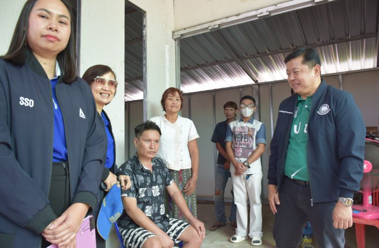 ดร.วุฒิพงษ์ฯคณะที่ปรึกษารัฐมนตรีว่าการกระทรวงแรงงาน พร้อมด้วยประกันสังคมจังหวัดหนองบัวลำภู ลงพื้นที่เยี่ยมผู้ประกันตนทุพพลภาพรายใหม่ สร้างขวัญกำลังใจ