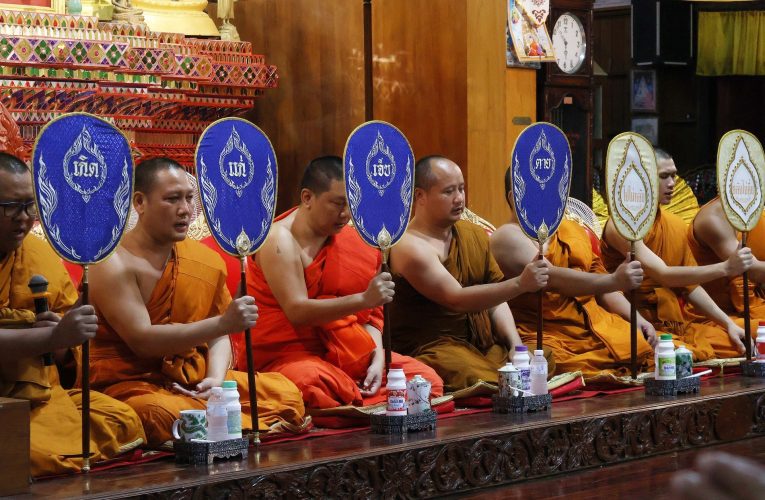 พิธีสวดพระอภิธรรมบำเพ็ญกุศลศพ พระครูอนุกูลสีลสังวร อดีตเจ้าคณะตำบลผาบ่อง เจ้าอาวาสวัดผาบ่องใต้