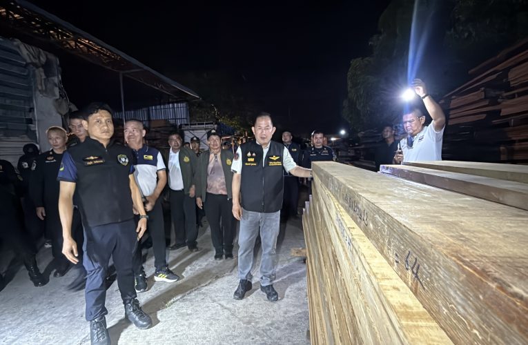 ฉะเชิงเทรา ชุดพยัคฆ์ไพรตามแกะรอยจากชายแดนยึดไม้สักมูลค่า 6 ล้านบาท