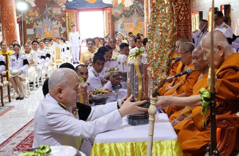 สกลนคร กรมศิลปากร เชิญผ้าพระกฐินพระราชทานไปทอดถวายแด่พระสงฆ์ ณ วัดพระธาตุเชิงชุมวรวิหาร อำเภอเมือง จังหวัดสกลนคร