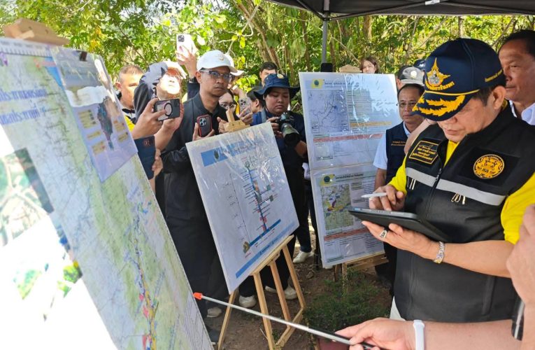 “ธรรมนัส” ลงพื้นที่อุตรดิตถ์ สั่งเร่งซ่อมสะพานส่งน้ำพัง หลังพายุบัวลอยถล่ม – อัดงบ 30 ล้านช่วยเกษตรกร 8,000 ไร่