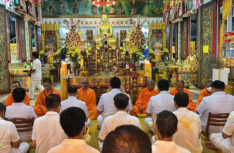 ประชาชนชาวจันทบุรี ร่วมพิธีบำเพ็ญกุศลและกิจกรรมน้อมรำลึกในพระมหากรุณาธิคุณ สมเด็จพระนางเจ้าสิริกิติ์ พระบรมราชินีนาถ พระบรมราชชนนีพันปีหลวง