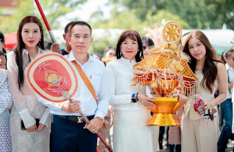 สุพรรณบุรี พล.ต.ต.ชรินทร์รอง ผบช.น.นำสาธุชนญาติมิตรทอดกฐินสามัคคีวัดดาวบ้านเกิด