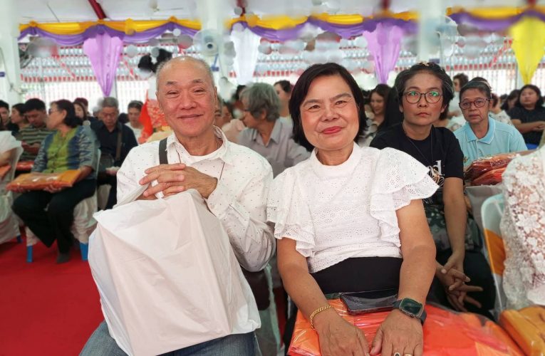 สิงห์บุรี / ร้านสิงห์บุรีรวมช่างร่วมทำบุญกฐินสามัคคี สร้างกุศลอิ่มใจ