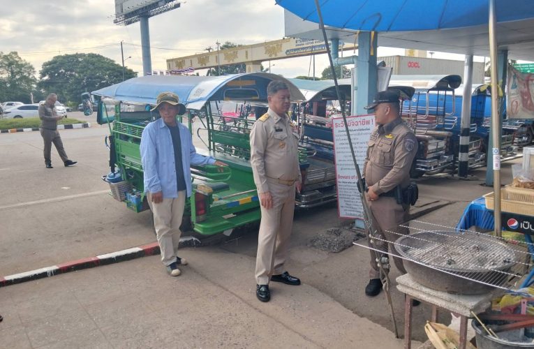 หนองคาย หลายหน่วยงานร่วมหารือแก้ปัญหาจัดระเบียบการจอดรถรับผู้โดยสาร หลังมีเหตุทะเลาะวิวาททำร้ายกันได้รับบาดเจ็บ ทำให้ภาพลักษณ์จังหวัด เสียหาย
